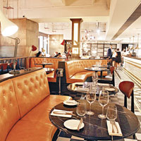 香港的Bread Street Kitchen & Bar餐廳的設計風格，與倫敦店的如出一轍。