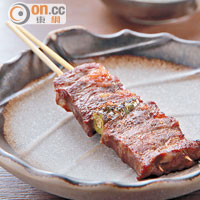 西班牙黑豚豬卷串 $48<br>軟腍的西班牙黑豚用作串燒，讓大家可以品嘗日本豚肉以外的另一種豬肉串滋味。