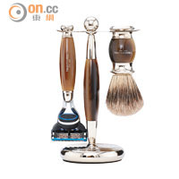 DAKS Edwardian Shaving Set $2,900（C）<br>多刀片剃鬚刀重量適中，省力且易控制；天然獾毛刷能讓剃鬚膏包覆每根鬍鬚，使毛根立起，剃鬚時更順暢。