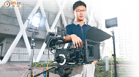 20歲出頭的黃天城憑原創短片《港漂》，入選康城電影節「短片角」參展，對有意進軍影壇的他，實在是一個很大的鼓勵。