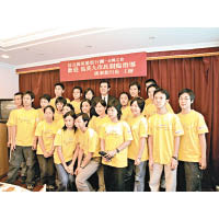 康泰自2002年起每年舉辦「狀元旅遊萬里行」活動，曾拜訪當時任台北市市長的馬英九先生。