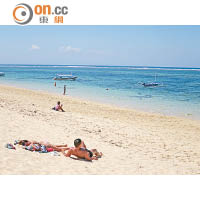 Resort設私家海灘，住客可以由朝到晚飽覽壯麗的海岸線。