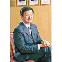 王賜豪醫生SBS太平紳士對善慈工作不遺餘力，獲政府頒發銀紫荊星章。