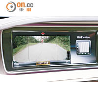 配備360度環迴監察鏡頭，增加行車安全。