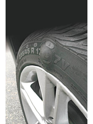 如果輪胎出現起包變形，便必須檢查處理，或及早將一對輪胎更換。
