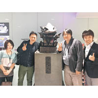 健吾曾到日本的手機遊戲公司Gungho做採訪，跟Puzzle & Dragon的策展人會面。