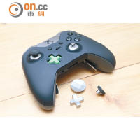 Xbox Elite手掣的控桿及方向鍵以不銹鋼設計，可更換組件。