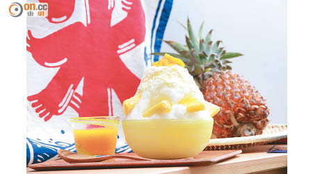 常夏 $108<br>加入了多款夏日時令水果，先用沖繩的熱情果與新鮮杧果和菠蘿煮成醬汁，再澆在刨冰之上，果味突出。