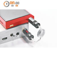Continental Dual Mono透過Audio線接駁手機或播放器便能提升音色。