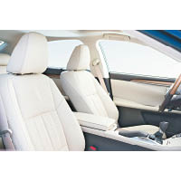 皮革前座提供10段式電子控制，可讓駕駛者調校至合適的坐姿。