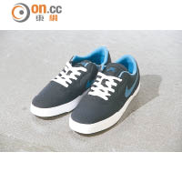SB Check Cnvs黑×藍×白色板鞋 $499