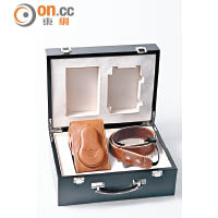 CM9附有豪華包裝盒、皮革相機套和皮革頸帶，送禮自用一流。