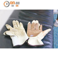 有啡色皮的手套是控制鋼索所用，大家拿取時要留意呢！
