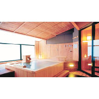 不少遊客愛住溫泉酒店，而網走鶴雅是其中著名酒店。