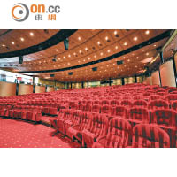 麗都歌劇院可容納788人，經常有歌舞表演。