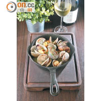 Clams Simmered In White Sauce With Fresh Herbs $218<br>本地新鮮蜆加白酒和刁草來煮，鮮味十足。