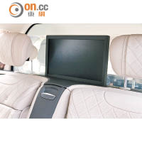 座艙內設有18.5吋的高清屏幕，為乘客在旅程中帶來娛樂。
