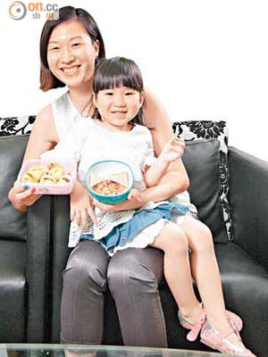 Joanne具備9年以上體重管理及臨床經驗的註冊營養師資歷，現任職於個人飲食和體重管理公司，同時為香港醫護學會顧問及專上學院講師，育有一名3歲女兒。