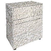 Pyrite Drawer Cabinet<br>由一片片方形黃鐵礦（Pyrite）拼湊而成的飾櫃，高低不一的立體方塊呈現天然的幾何美，屬品牌最受歡迎的家具之一。