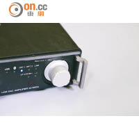 能簡單透過操控掣調校音量，加上設有顯示燈，能實時顯示播放中的音訊源。