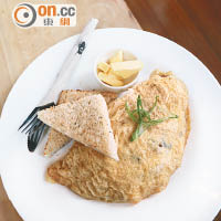 咖啡店同時供應All Day Breakfast，自選3款配料的Three Filling Omelette足夠3人分享，NZ$17.80（約HK$87）。