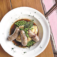 餐廳供應的菜式以肉類為主，香草羊肉腸Cardrona Bangers and Mash已算輕食，NZ$19.50（約HK$96）。