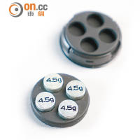 4組4.5g砝碼可增加滑鼠重量至125g。