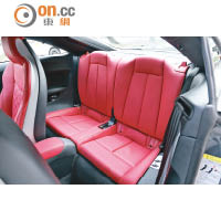 鮮紅色S-Line電動跑椅，配備四段式腰間支撐，承托力強非常舒適。