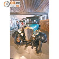 圖為1923年的Benz車，在1926年後Benz跟戴姆勒公司合併，才誕生出Mercedes-Benz。