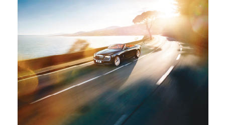 Rolls-Royce Dawn八成的外部車身組件皆屬全新設計，以配合品牌設計風格的演進。售價：待定