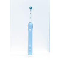 Oral-B 3D充電電動牙刷 售價︰$559（a）