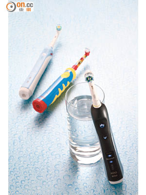 不論是大人還是小朋友，都可以使用電動牙刷，一家人培養良好的刷牙習慣。