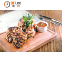 TED's Grilled Spring Chicken $168<br>最近推出新Menu的其中一道菜式，以改良的醃法，用上Orengano香草配多種墨西哥風調味料醃製春雞，為這道法國菜添上異國風味。
