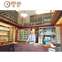 印刷店今年1月翻新了少許後重開，由Edoardo打理，感覺像我們屋邨內那些古老文具店。