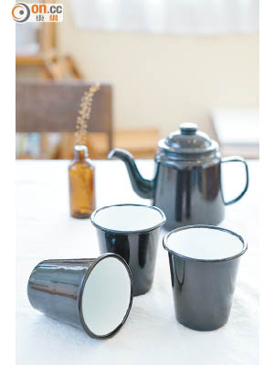 英國品牌Falcon的搪瓷器物是Wallis的心水推介，除白地藍邊的經典設計，亦引入全新的黑色茶具。茶杯$90/隻、茶壺$280/個