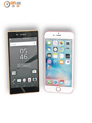 Xperia Z5 售價：$5,698 / 左（a）<br>iPhone 6s 售價：$5,588起 / 右（b）