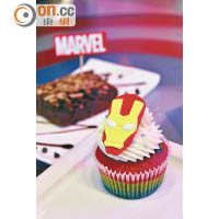 Cupcake頂部加了英雄頭部糖果，「味力」大增，75 Baht（約HK$16）。