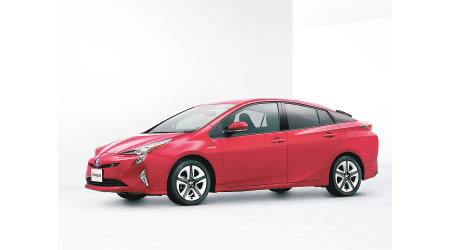 第四代Prius的平均油耗為每公升可行走40km，相當慳油。