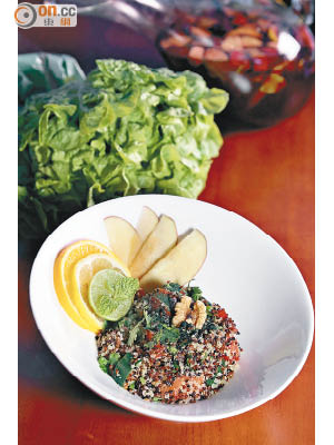 Tri-Color Quinoa Lohas Organic Green & Pickled Vegetable Salad $98<br>選用近年大熱的超級食物藜麥為材料，配上3款時令的有機蔬菜及自家製的醋漬紫椰菜，味道樸實簡單，充滿田園風味。