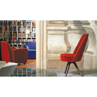 Driade,San Marco and Vigilius upholstered furniture<br>參考了不同懷舊元素，設計成這張外觀優雅、線條突出的椅子，Matteo更特意在椅框上勾勒出白邊，令椅子更見立體。