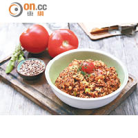 Tomato Fried Quinoa $138（a）<br>以為健康食物就不注重色香味，這道用番茄、蘆筍、洋葱、蘑菇混合藜麥炒成的主菜定會令你改觀，調味的酵母粉味道有點像芝士，卻不會搶去蔬菜鮮味。