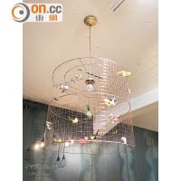 由法國藝術家創作的鳥籠燈，坊間少有，CHF820（約HK$6,324）。