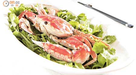潮州凍花蟹 $45/両<br>新鮮生猛的本地花蟹，烚煮後雪凍，保持花蟹原汁原味，鮮甜得來啖淡肉。