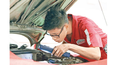 「汽車科技技工證書」課程涵蓋汽車維修相關的知識及各系統的工作原理。