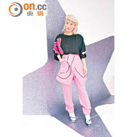 On DOROTHY：<br>黑×粉紅色星星×珍珠衞衣 $1,290