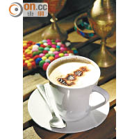 Hand Drip Coffee $40<br>小店供應的咖啡均用尼泊爾咖啡豆沖泡而成，苦味較淡而又回甘十足。