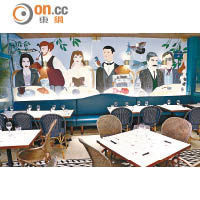 餐廳的裝修猶如法式的小餐館，牆上的壁畫繪上越南人和法國人，喻指當地融合法越的獨特飲食文化。