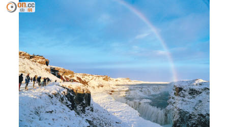 於冰島第二大的Gullfoss瀑布，只要好天氣便可看到從天而降的彩虹。
