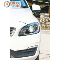 Bi-Xenon頭燈附設自動轉向功能，為駕駛者提供更佳照明。