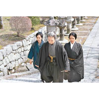 「投靠女」獲東慶寺收留後，展開兩年的靜修生活。